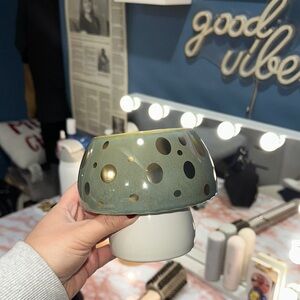 Bath & Body Works Green and White Ceramic Holder